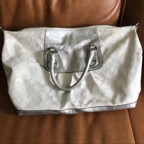 Signature Canvas Authentic Bag - Picture 2 of 4